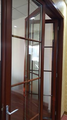 Το διπλάσιο βερνίκωσε το Soundproof εσωτερικό μπαλκονιών πορτών Bifold γυαλιού αργιλίου